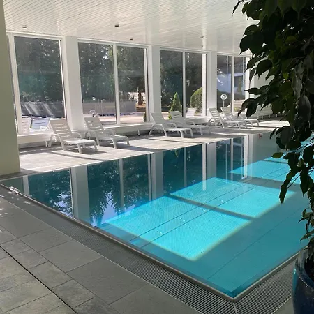 Elegant Design With Pool, Sauna, And Private Parking *