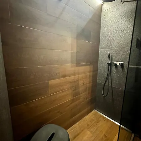 Happylaax - Elegant Design With Pool, Sauna, And Private Parking *