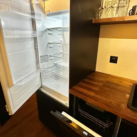 아파트 Elegant Design With Pool, Sauna, And Private Parking