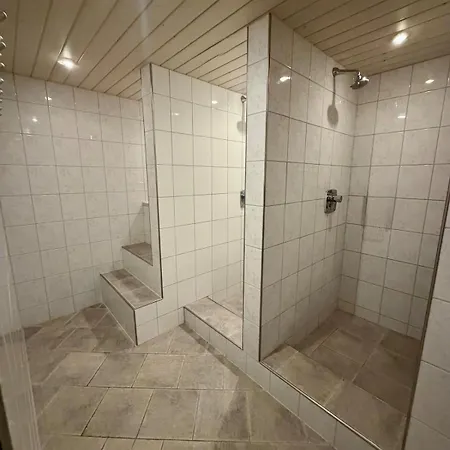 Elegant Design With Pool, Sauna, And Private Parking 락스
