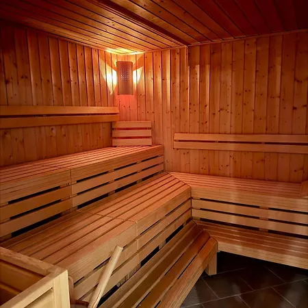 Elegant Design With Pool, Sauna, And Private Parking *