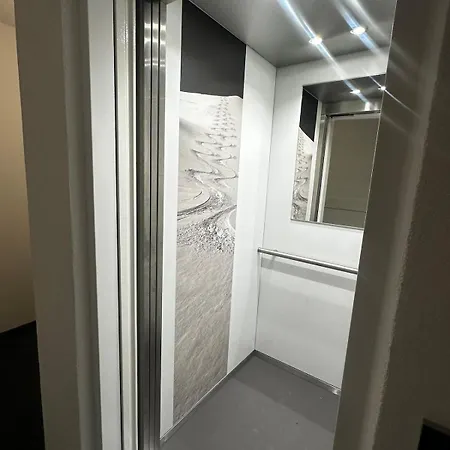 Elegant Design With Pool, Sauna, And Private Parking 락스