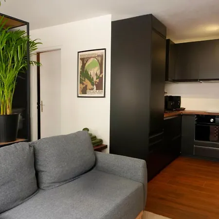 Elegant Design With Pool, Sauna, And Private Parking *