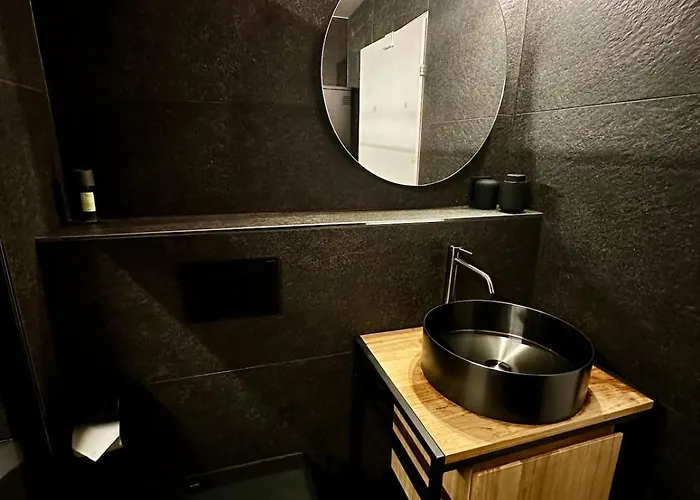 شقة Elegant Design With Pool, Sauna, And Private Parking لاكس