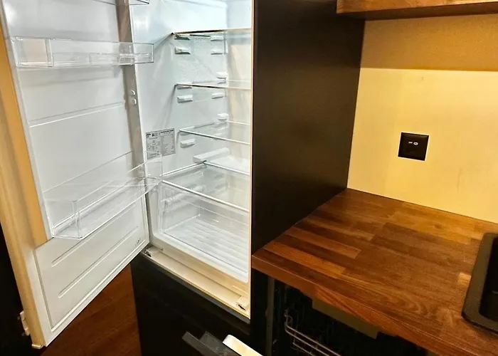 شقة Elegant Design With Pool, Sauna, And Private Parking