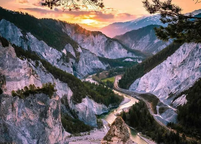 Elegant Design With Pool, Sauna, And Private Parking *