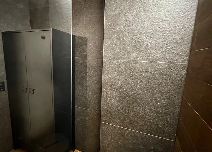 Апартаменты Elegant Design With Pool, Sauna, And Private Parking Лакс