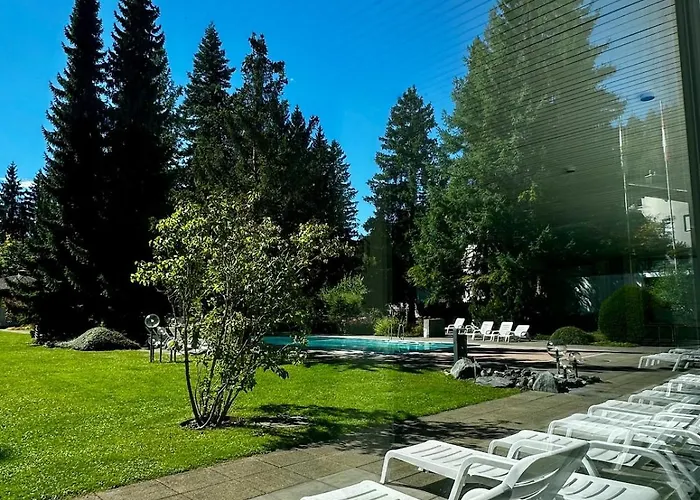 Elegant Design With Pool, Sauna, And Private Parking *