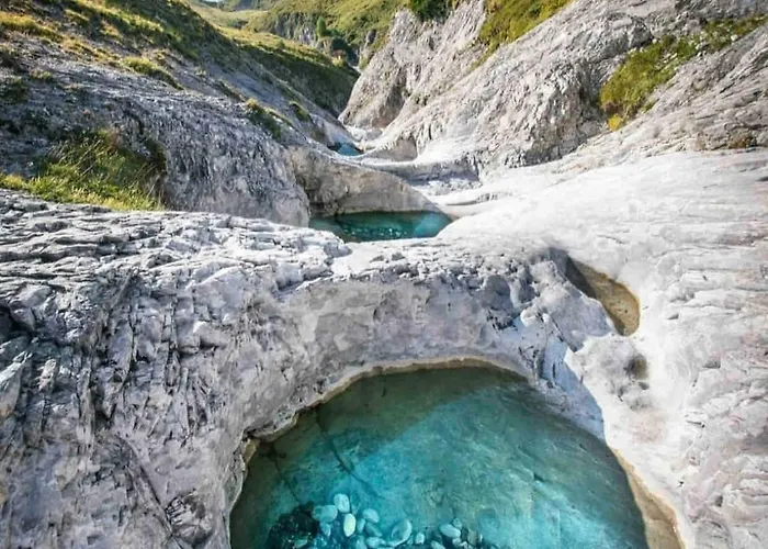 Апартаменты Elegant Design With Pool, Sauna, And Private Parking