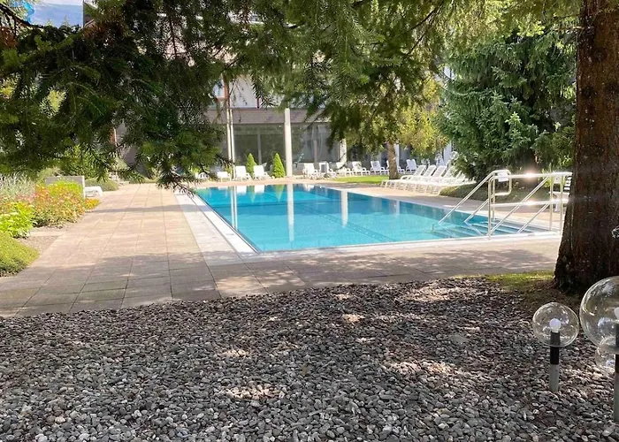 Elegant Design With Pool, Sauna, And Private Parking *